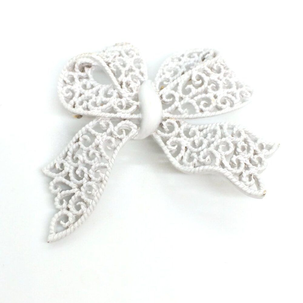 VINTAGE TRIFARI BROOCH White Enamel Bow Ribbon Gold Tone Pin Crown